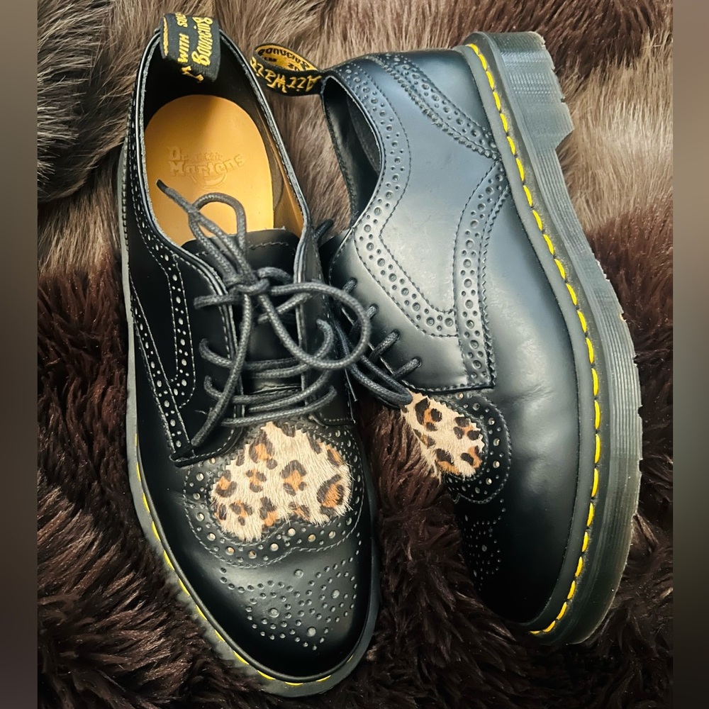 RARE! Dr. Martens Black and Leopard wingtip Oxford Shoes - Picture 3 of 9